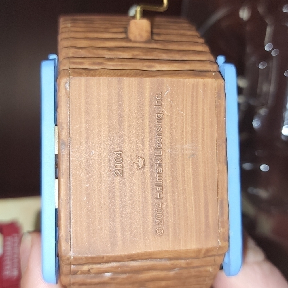Hallmark Noah's Ark ornament - Picture 10 of 13